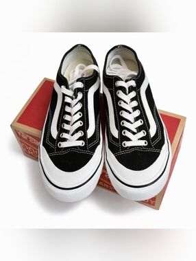 Vans Old Skool Black White Classic Sneakers, Size 9.5 Women, 8 Men, Excellent Co